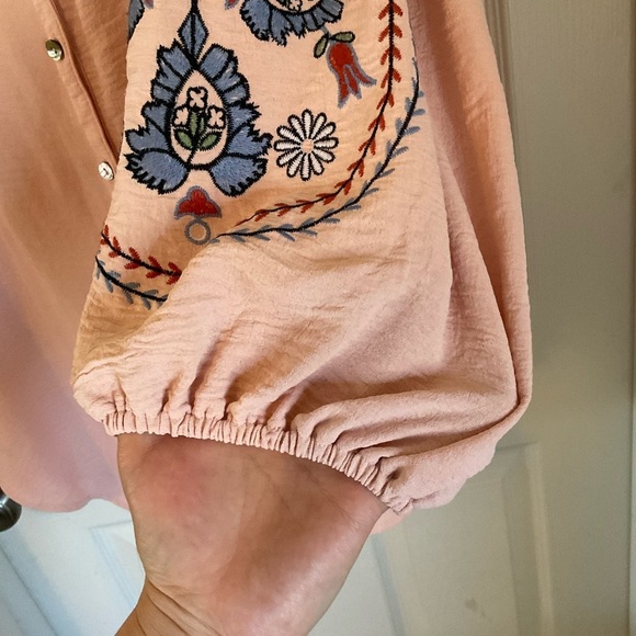 Fig&Flower  Pink Embroidered Button Down Blouse Size L - Picture 7 of 11